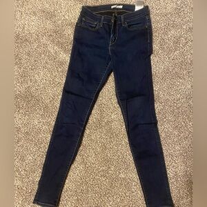 Levi’s skinny Jean dark wash